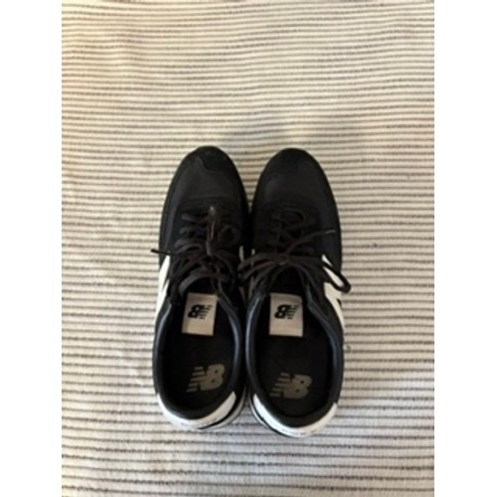 New Balance 620 Womens Sneakers Black White Low Top Running Shoes Size 8 - Picture 3 of 8